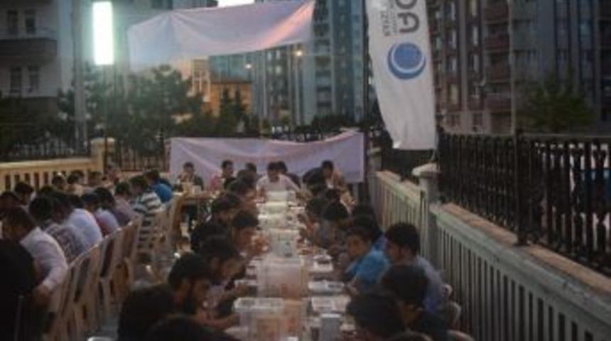 Agd İftar Çadırına Yoğun İlgi