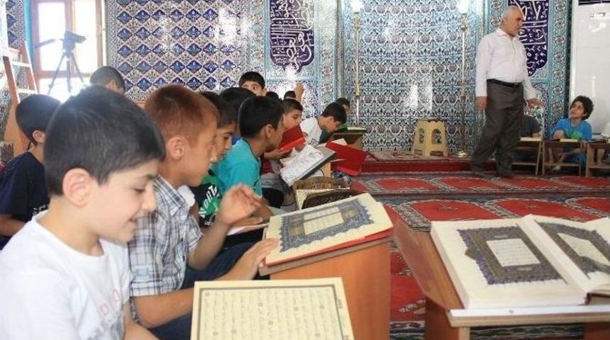 &Ccedil;ocukların Yaz Kur&rsquo;an Kursu Sevinci