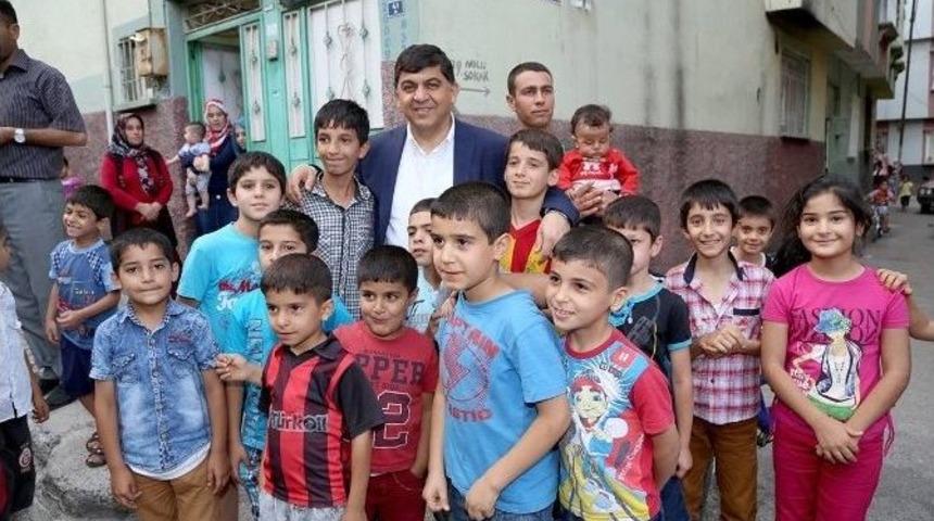 &Ccedil;ocuklardan Başkan Fadıloğlu&rsquo;na Sevgi G&ouml;sterisi