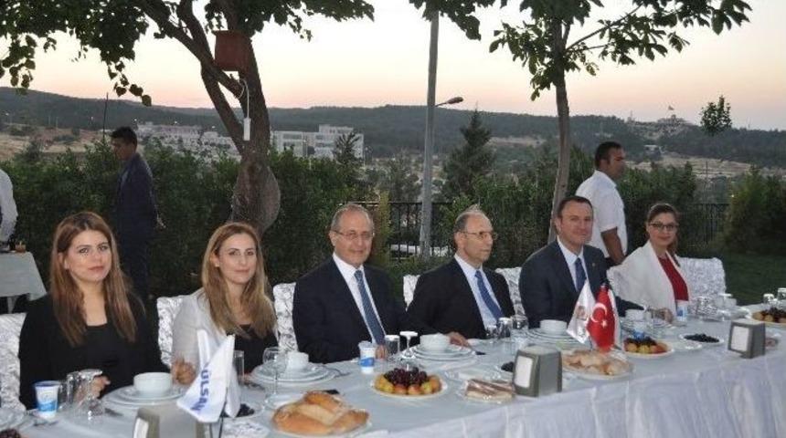 Top&ccedil;uoğlu Otomotiv &Ccedil;alışanları İftarda Buluştu