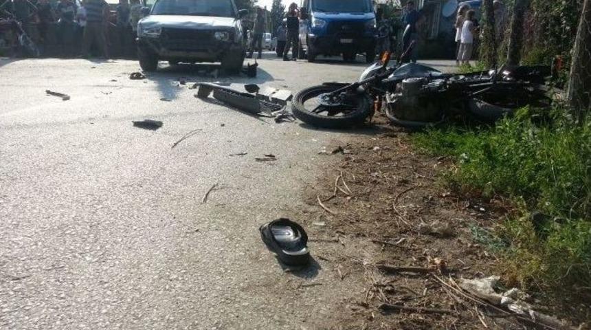 Otomobil Motosiklete &Ccedil;arptı: 2 Yaralı