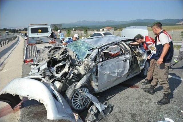 Bursa’da Otomobil Takla Attı: 1’i Ağır 4 Yaralı