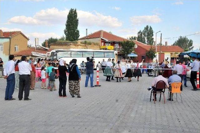 Macaristan Ve İstanbul Ekibi Ortaköy’de Gösteri Sundu