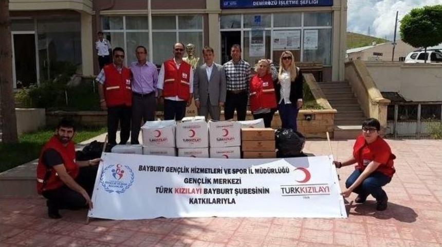 Gen&ccedil;lik Merkezi Ve Kızılay Yardımlarını S&uuml;rd&uuml;r&uuml;yor