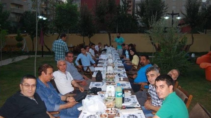 Gazeteciler İftar Yemeğinde Bir Araya Geldi