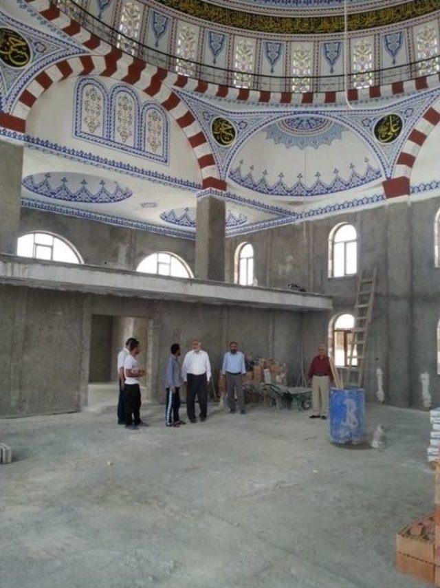 Muş Müftüsü Cami İnşaatlarını İnceledi