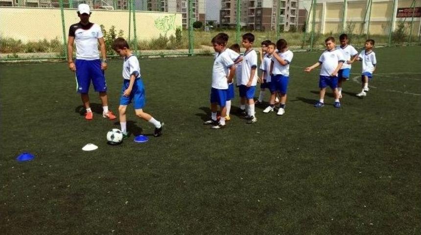 Yaz Spor Okullarında Futbola Yoğun İlgi