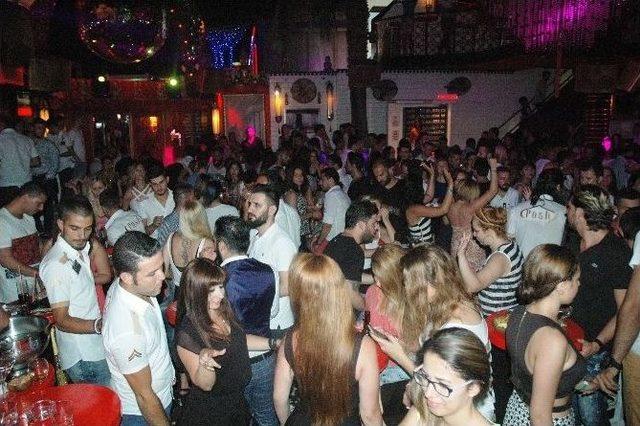 Öykü Serter Dj’liğe De El Attı