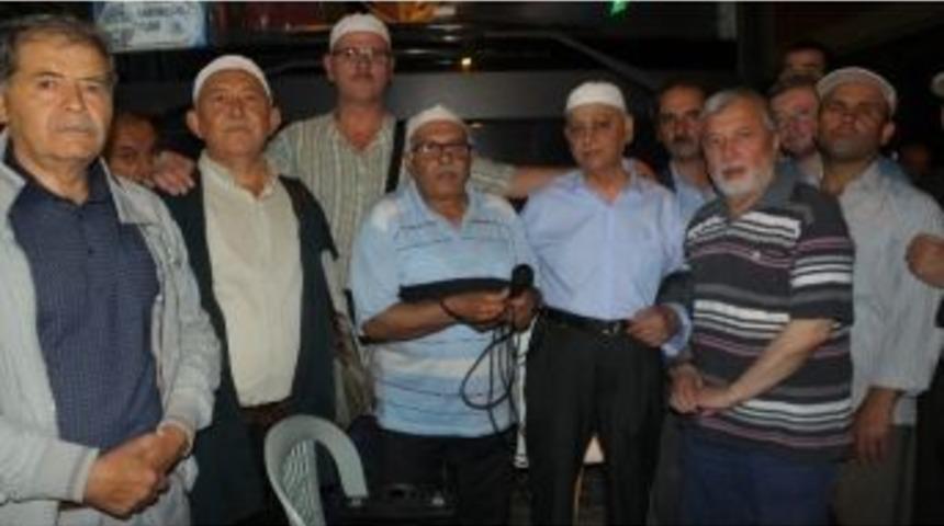 Burhaniye&rsquo;de Ramazan Umrecilerine Coşkulu Uğurlama