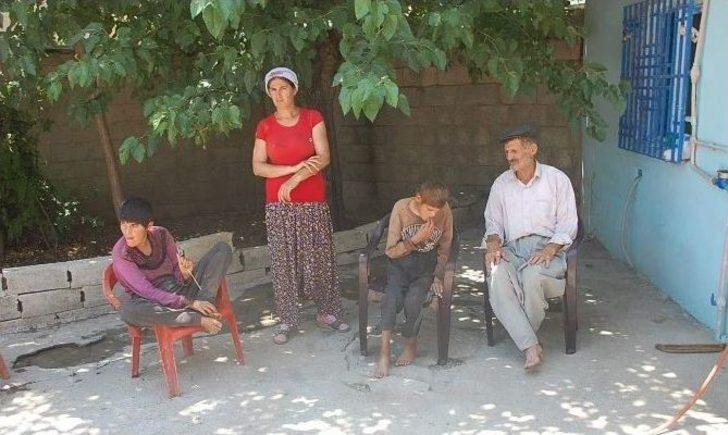 3 Engelli Çocuğuna Tek Başına Bakan Yaşlı Adam Yardım Bekliyor G4