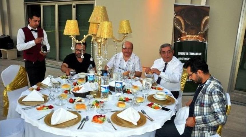 İşadamı Erdoğan, Basın Mensupları İle İftarda Biraraya Geldi