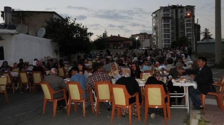 Belediyeden Yukarı Kayabaşında İftar Yemeği