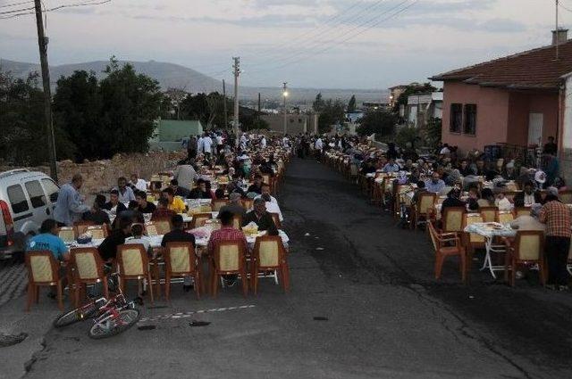 Belediyeden Yukarı Kayabaşında İftar Yemeği