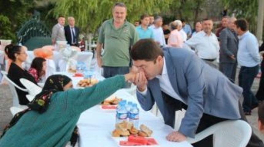 Tun&ccedil;, Kurucaşile&rsquo;de Halk İftarına Katıldı