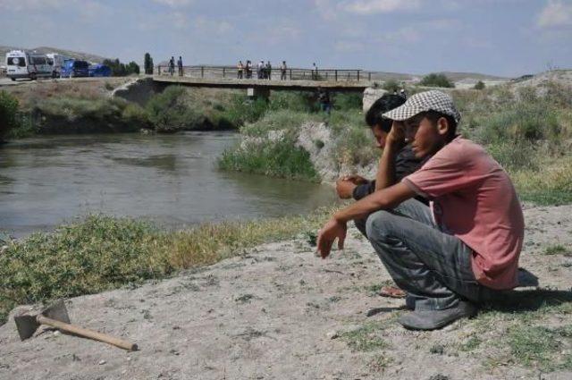 Sakarya Nehri'nde Suriyeli 3 Işçiden 1'i Boğuldu, 1'i Kayıp (2)- Yeniden