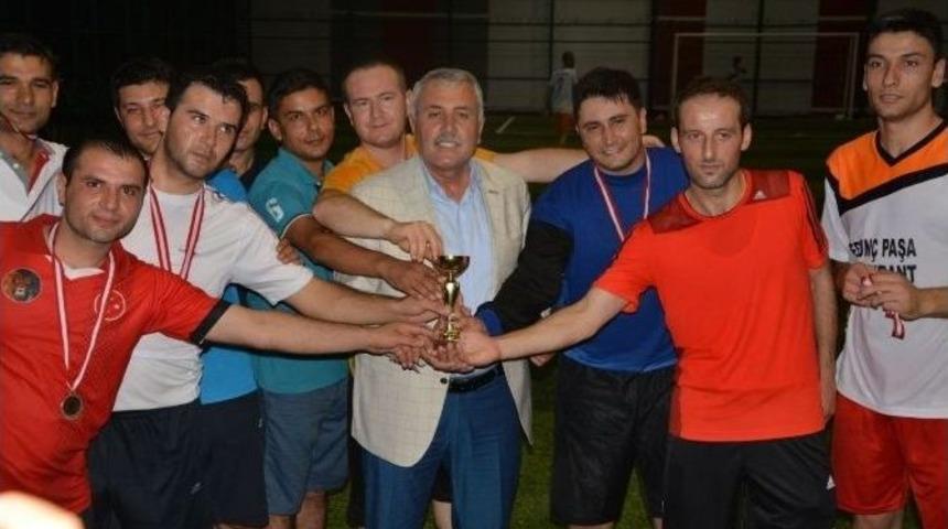 D&ouml;rtyol&rsquo;da Futbol Turnuvasının Şampiyonu Emniyet