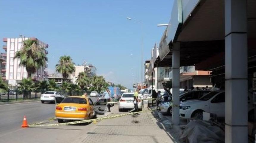 Otomobilde Otururken Av T&uuml;feğiyle &Ouml;ld&uuml;r&uuml;ld&uuml;