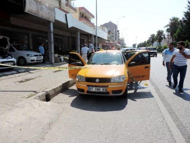 Otomobilde Otururken Av Tüfeğiyle Öldürüldü