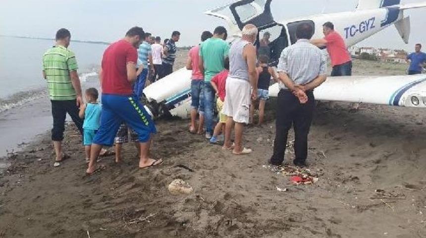 Tek Motorlu U&ccedil;ak, Denize Zorunlu Iniş Yaptı, 4 Kişi Yara Almadı