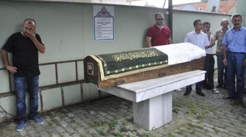 Plajda Cesetleri Bulunan Iki Gencin Cenazeleri Yakınları Tarafından Alındı (4)