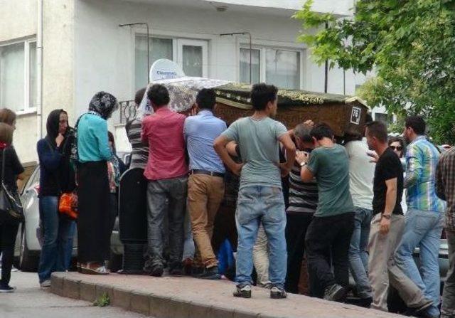 Plajda Cesetleri Bulunan Iki Gencin Cenazeleri Yakınları Tarafından Alındı (4)