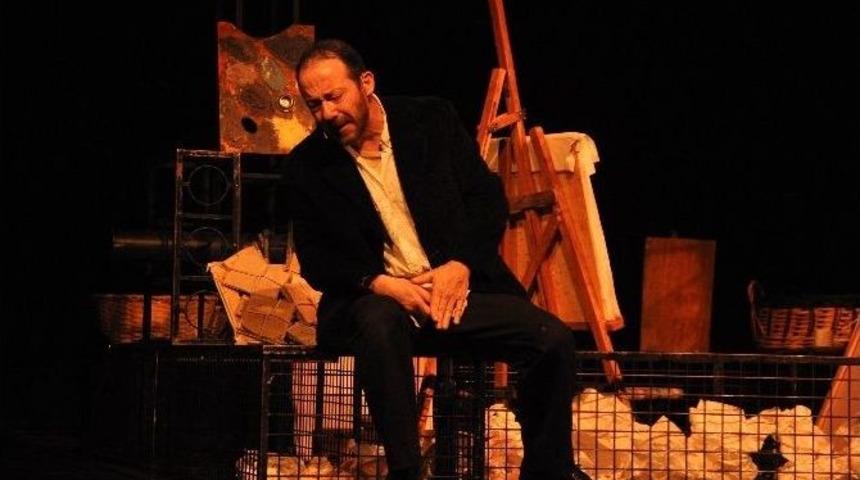 Hakan Ger&ccedil;ek&rsquo;ten Tiyatro Resitali