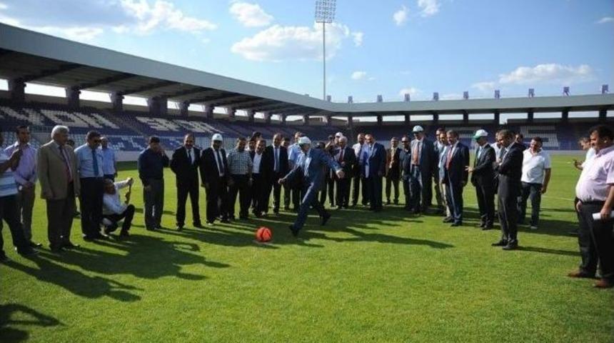 Bakan Eroğlu&rsquo;ndan Futbol Şov