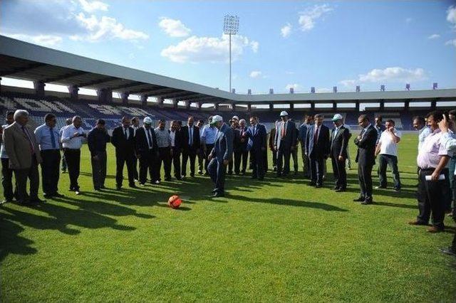 Bakan Eroğlu’ndan Futbol Şov