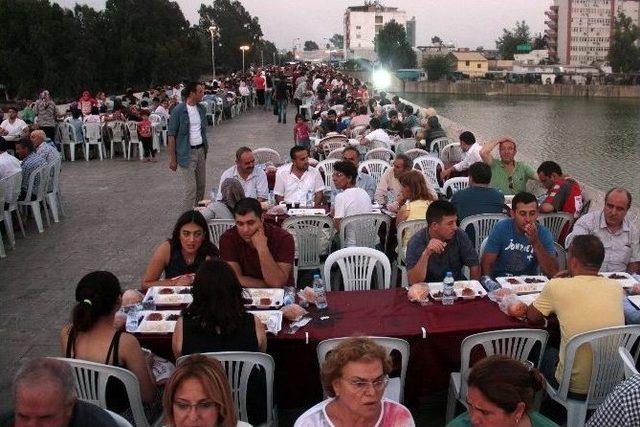 Kızılay Taşköprü’de İftar Verdi