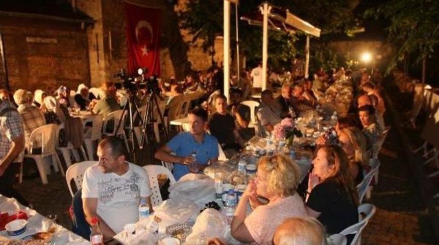 Ermeni Kilisesi Bah&ccedil;esinde Sahur