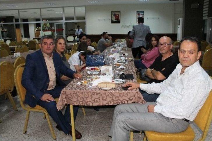 Gazeteciler İftar Yemeğinde Buluştu G4