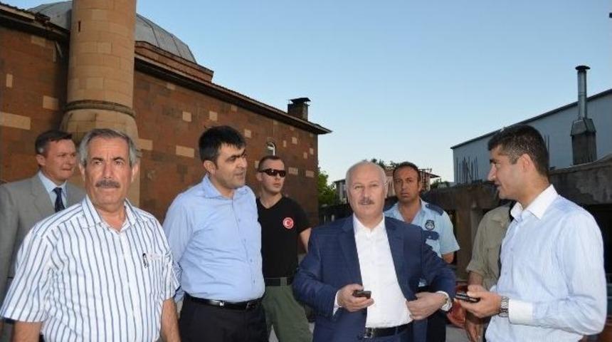 Vali &Ouml;zt&uuml;rk Adilcevaz&rsquo;da İftar Yemeğine Katıldı