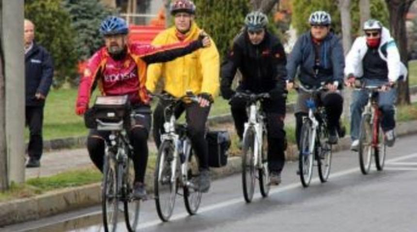 Trafikte Bisikletliye Saygı İstediler