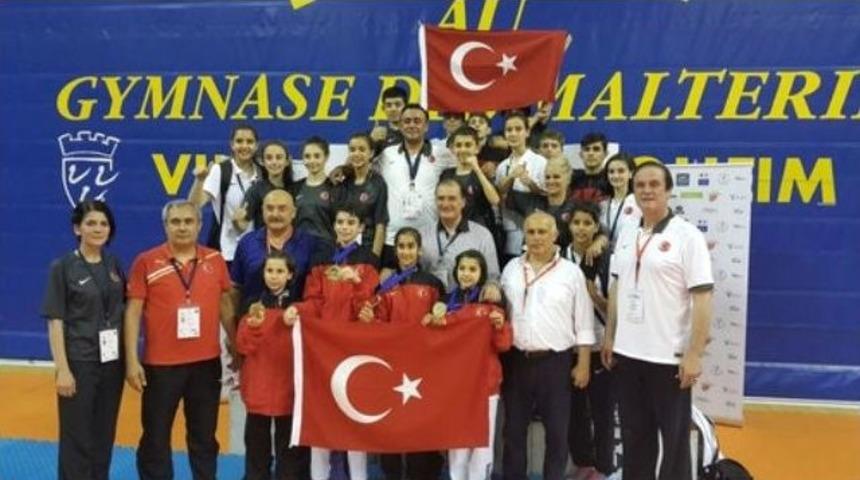 Altın Kız G&ouml;ğs&uuml;m&uuml;z&uuml; Kabarttı