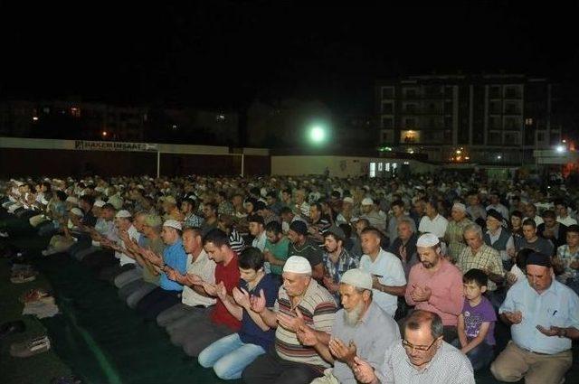 Çan Şehir Stad’ında Teravih Namazı