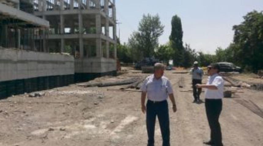 Kaymakam Ada, Okul İnşaatlarında İncelemelerde Bulundu