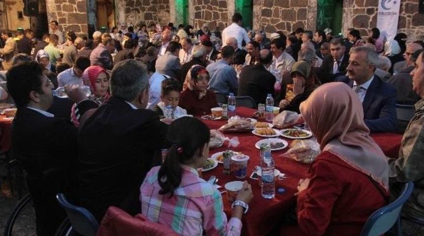 Aziziye Tabyalarında Şehit Yakınları Ve Gazilere İftar Yemeği