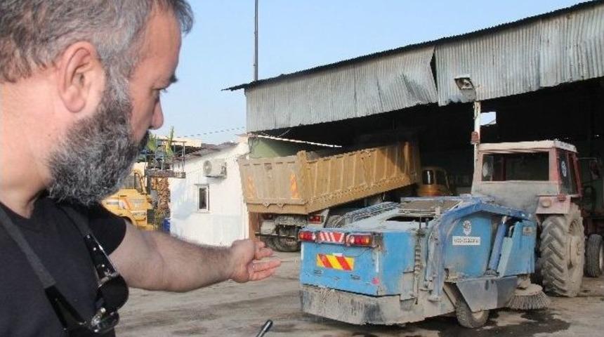 Belediyenin Yol S&uuml;p&uuml;rme Aracında Akıl Almaz &Ouml;l&uuml;m