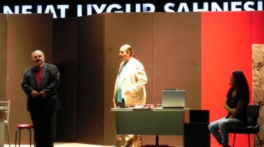 Enis Fosforoğlu, &lsquo;2. Baskı&rsquo;Yı Avcılar&rsquo;Da Sahneledi