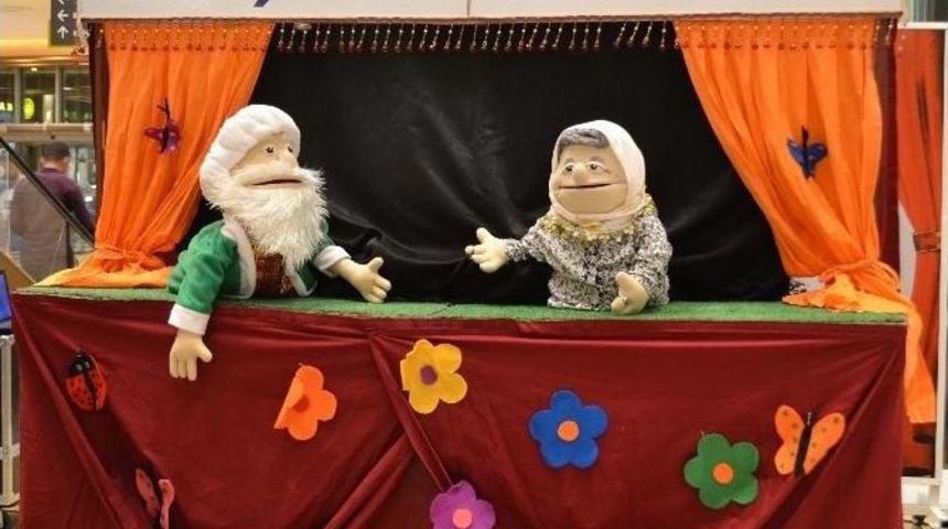 Kukla G&ouml;sterisi Piazza&rsquo;yı Şenlendirdi