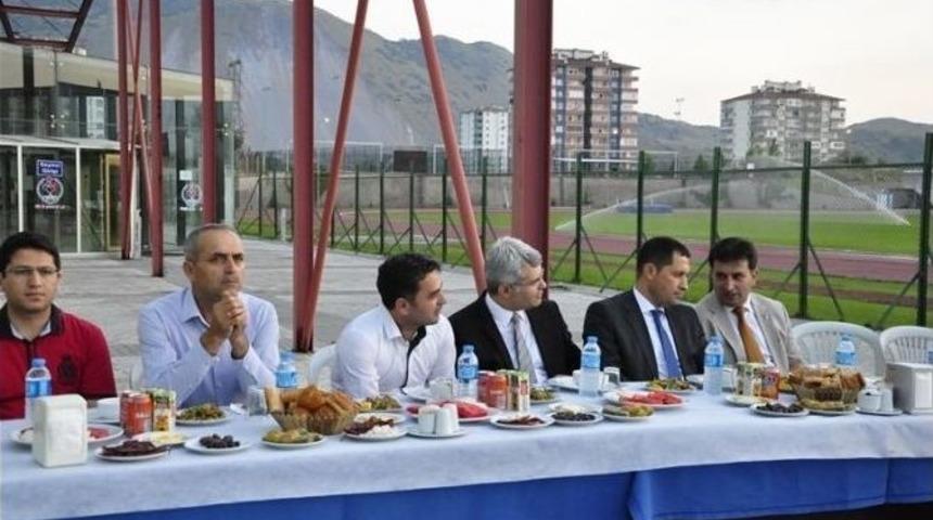 Gen&ccedil;lik Hizmetleri Ve Spor İl M&uuml;d&uuml;rl&uuml;ğ&uuml; Personeli İftarda Buluştu