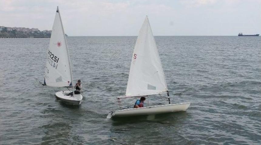 Gen&ccedil; Yelkenciler Başarıya Doymuyor