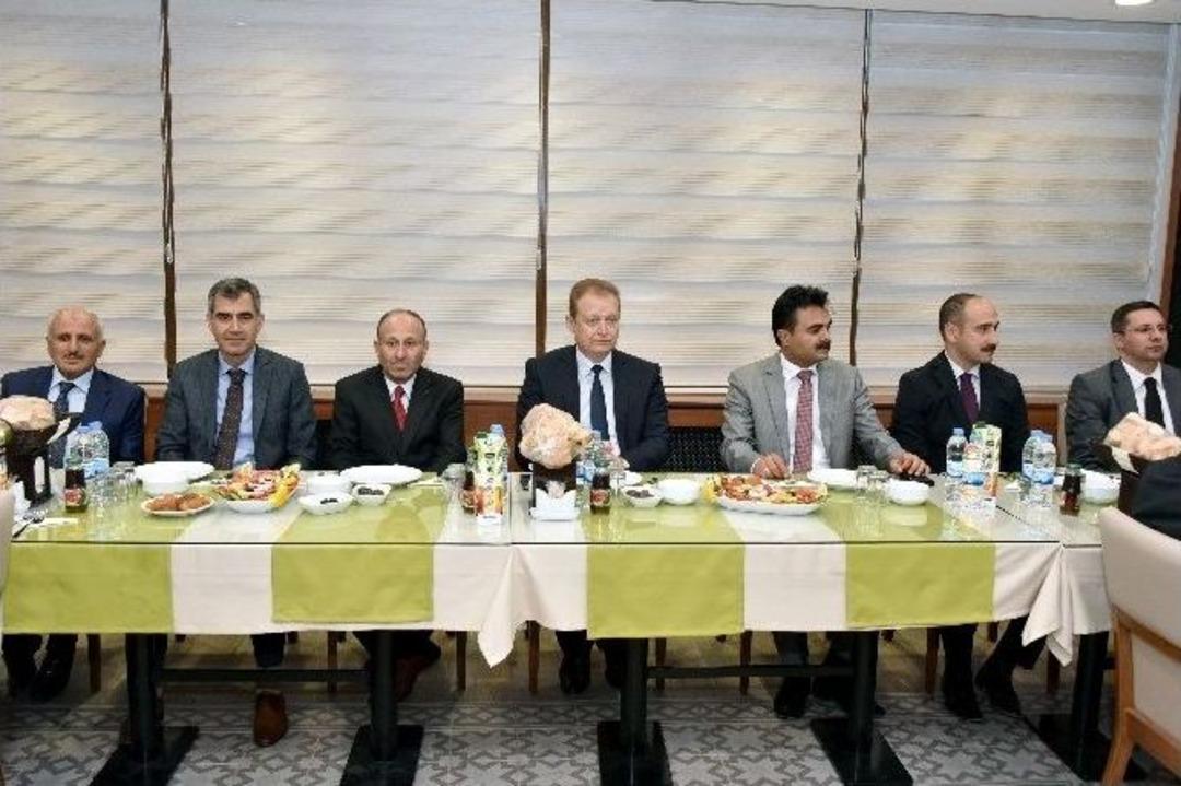 G&uuml;m&uuml;şhane&rsquo;de Tayini &Ccedil;ıkan &Uuml;st D&uuml;zey B&uuml;rokratlara İftar