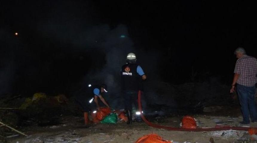 Sahurda &Ccedil;ıkan Yangın Mahalleyi Ayağa Kaldırdı