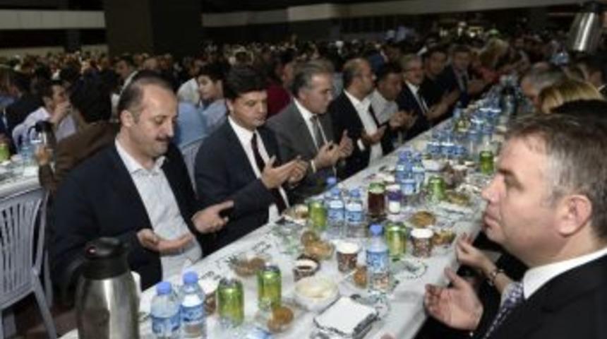 Mamak, Ak Parti Genel Başkan Yardımcısı Mehmet Ali Şahin&rsquo;i İftarda Ağırladı