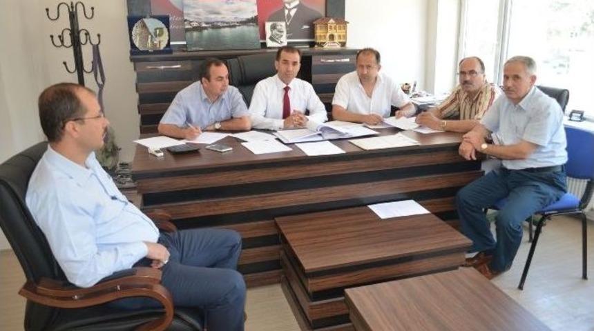 Kula&rsquo;da İlkokul Ve Ortaokul &Ouml;ğrencileri İ&ccedil;in Yemek İhalesi Yapıldı