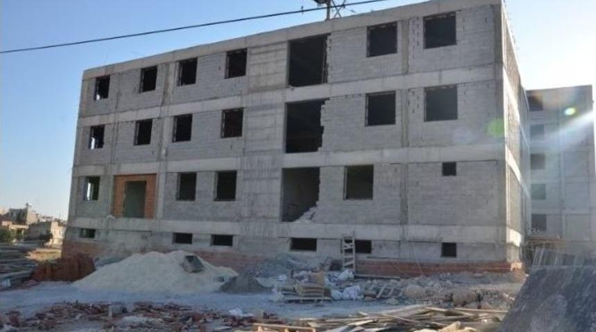 Vali S&uuml;leyman Tapsız, Yapımı Devam Eden Okulları Yerinde İzledi