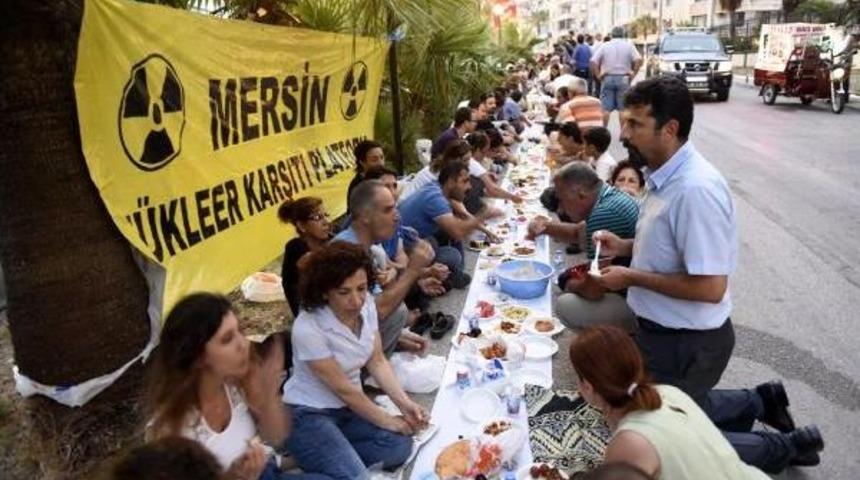 N&uuml;kleere Karşı 'yery&uuml;z&uuml; Iftar Sofrası' Kurdular