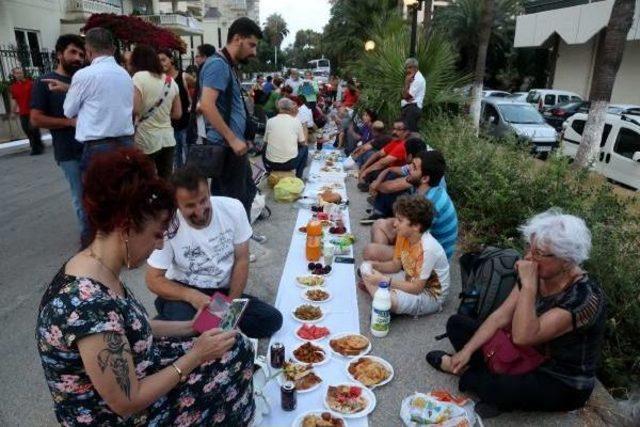 Nükleere Karşı 'yeryüzü Iftar Sofrası' Kurdular