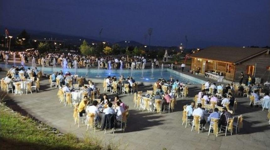 D&uuml;zce &Uuml;niversitesi Ailesi İftarda Bir Araya Geldi